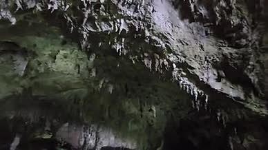 高山观赏山洞山顶拍摄视频视频的预览图